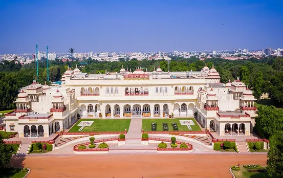 अपनी भव्यता के लिए जाना जाता है ये होटल, तीन लाख रुपये है एक रात की कीमत