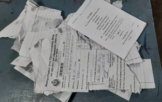 MP News: शिवपुरी में परीक्षा दे रही पत्नी की पति ने फाड़ी कॉपी, कहा मुझे नहीं पढ़ाना,जानिए पूरा मामला