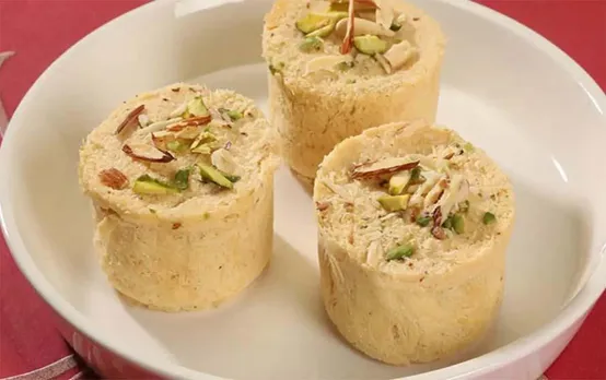 Soan Papdi Easy Recipe: इस दिवाली घर पर हीं बनाएं बाजार जैसी टेस्टी सोन पापड़ी, ये रहा बनाने का सटीक तरीका