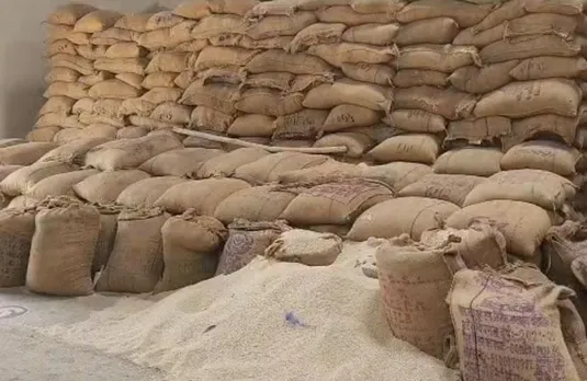 Surguja News: 10 करोड़ के वेयरहाउस में भी सुरक्षित नहीं धान, पहली बरसात में ही खुली गोदाम की पोल