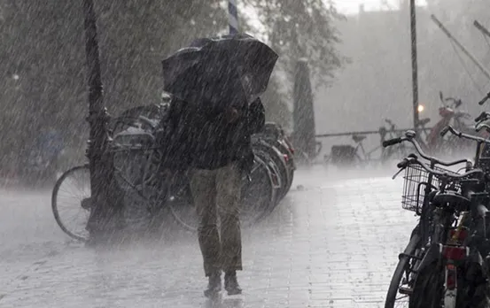 Tamilnadu Heavy Rain: तमिलनाडु में भारी बारिश ने मचाया कहर, आज स्कूलों में छुट्टी की घोषित