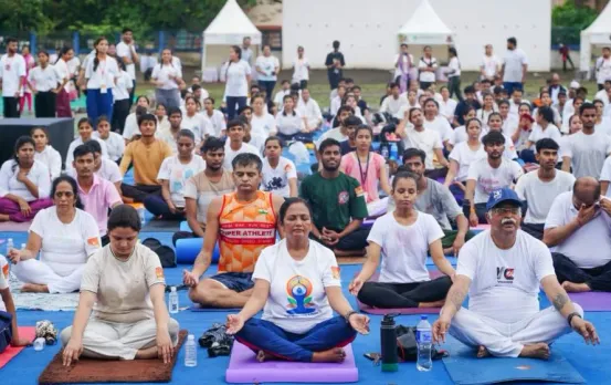 ToneOp Yogshala: अंतरराष्ट्रीय योग दिवस पर टोनअप योगशाला में बना रिकॉर्ड, एक साथ 1960 लोगों ने किया सूर्य नमस्कार