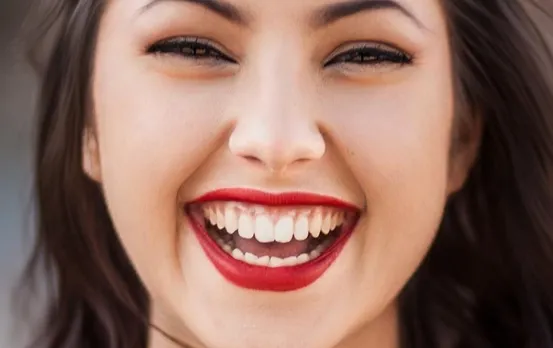 Tooth Care Tips: दांत के पीलेपन और प्लाक को हटाने के लिए घरेलू उपाय, आज से ही आजमाएं ये टिप्स