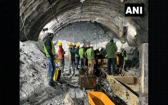 Uttarkashi Tunnel Incident: सुरंग में फंसे 41 श्रमिकों को बाहर निकालने की जारी कवायद, जानें अब तक की अपडेट