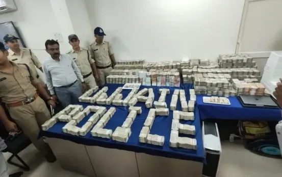 गेमिंग सट्टे पर पुलिस की बड़ी कार्रवाई: बिल्डर के घर से करोड़ों बरामद, रुपए गिनने के लिए मंगानी पड़ी मशीन, 9 गिरफ्तार