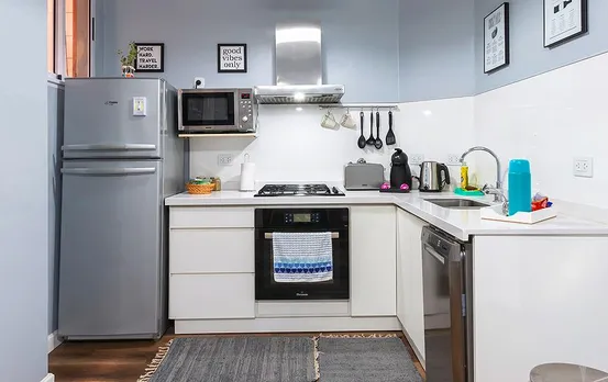 Vastu Tips for Fridge: आपका फ्रिज गलत दिशा में तो नहीं है? वास्तु शास्त्र के मुताबिक घर में यहां होना चाहिए फ्रिज