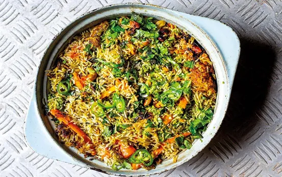 Veg Biryani Recipe: घर पर बनानी है रेस्टोरेंट स्टाइल वेज बिरयानी तो यहां देखें बनाने की विधि