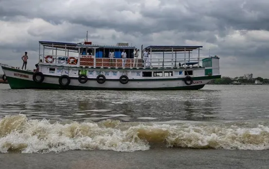 बंगाल में 135 km की स्पीड में Remal की तबाही शुरू: अब तक 4 लोगों की मौत, आधी रात को टकराएगा पश्चिम बंगाल के तटों से