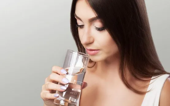 Winter Health Tips: सर्दियों में भी पियें भरपूर पानी, कम पानी पीने से हो सकते हैं बीमार