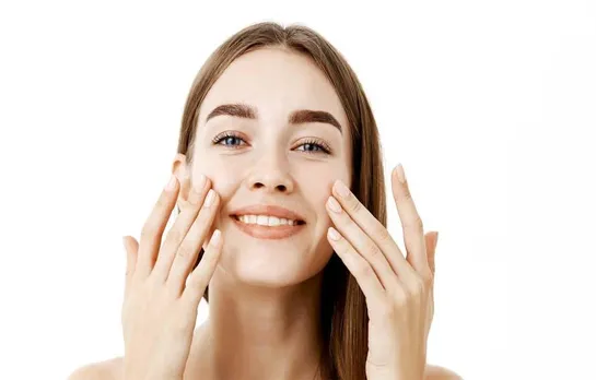 Winter Skin Care Tips: क्या सर्द मौसम में हो रही है आपकी भी स्किन बेजान, आजमायें ये घरेलु नुस्खे