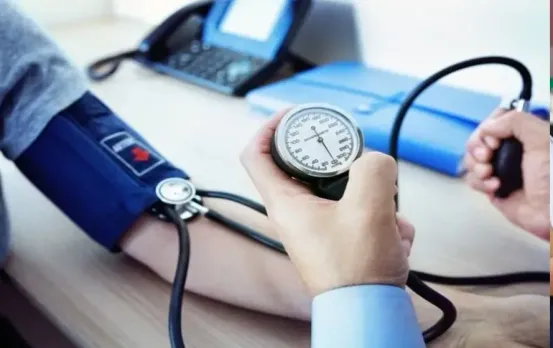 विश्व उच्च रक्तचाप दिवस: भोपाल कलेक्टोरेट में स्वास्थ्य शिविर का आयोजन, बड़ी संख्या में कर्मचारी करा रहे जांच