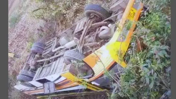 बैतूल में दर्दनाक हादसा: पुलिस जवानों की बस को ट्रक ने मारी टक्कर, चुनावी ड्यूटी से लौट रहे 21 पुलिसकर्मी घायल