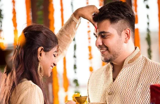 Bhai Dooj 2023: दीपावली के बाद कब आएगी भाईदूज, इस दिशा में बिठाकर भूलकर भी न लगाएं भाई को तिलक, जानें सही दिशा