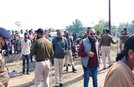 Bhopal Atikraman : निशातपुरा में गैस राहत हाउसिंग बोर्ड में अवैध रूप से रह रहे लोगों से खाली करवाया मकान