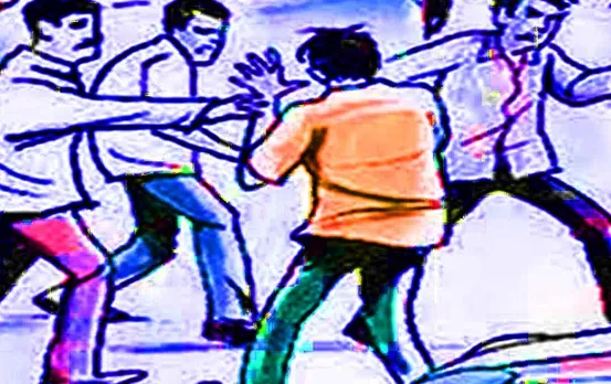 MP Big Breaking News: मासूम बच्चों के सामने गरीब पिता की पिटाई देख सहम गए बच्चे, वीडियो वायरल