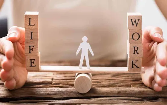 Career Tips: अपने व्यक्तिगत और व्यावसायिक जीवन को संतुलित करने के 5 टिप्स, जीवन करें आसान