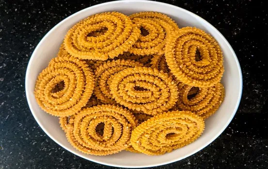 Chakli Recipe: इस दिवाली घर पर बनाएं महाराष्ट्रीयन फेमस चकली, यहां है बनाने की आसान रेसिपी