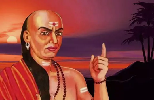 Chanakya Niti: मुसीबत में न डाल दे इन लोगों का साथ, क्या कहती है चाणक्य नीति