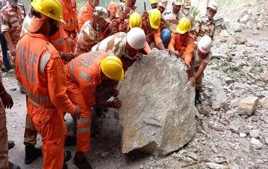 Kinnaur NH 5: चौरा में भूस्खलन के बाद राष्ट्रीय राजमार्ग-5 बाधित, शिमला का संपर्क कटा