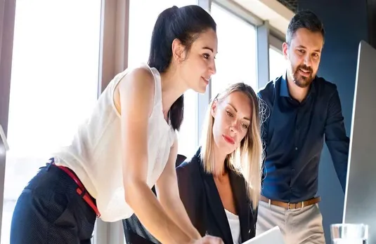 Collar Workers: नौकरी में क्या होती है ब्लू, व्हाइट, पिंक कॉलर जॉब, आप किसमें हैं शामिल