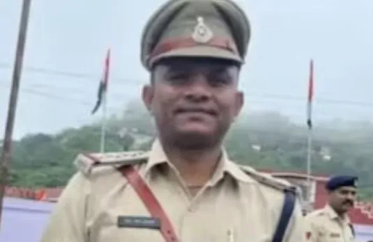 Dewas News: TI राजाराम के परिवार को मिलेगी एक करोड़ रुपये की सम्मान निधि, राजकीय सम्मान से आज होगा अंतिम संस्कार