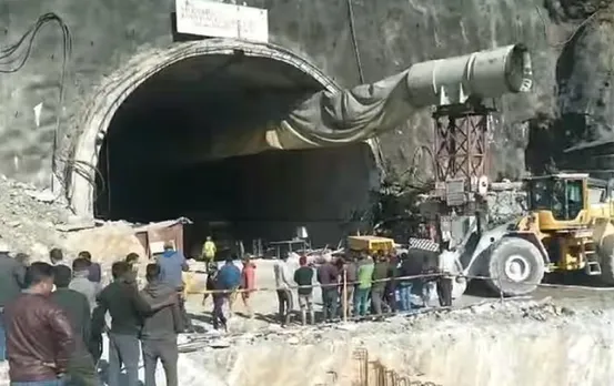 Uttarkashi Tunnel Incident: सुरंग में फंसे 40 मजदूरों को निकालने का प्रयास जारी, आज सकुशल बाहर आने की उम्मीद