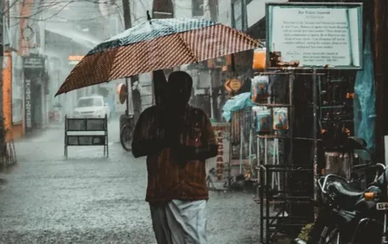 Tamilnadu Heavy Rain: बेमौसम बारिश से पूरा भीगा तमिलनाडु, स्कूलों में घोषित हुआ अवकाश