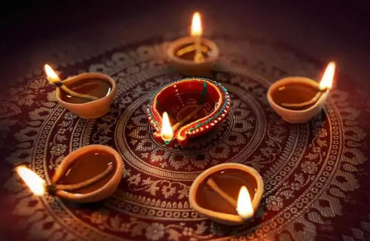 Diwali 2023: दिवाली पर केवल दो घंटों के लिए आएगा स्थिर लग्न, इस मुहूर्त में पूजा करना होता है बेहद शुभ