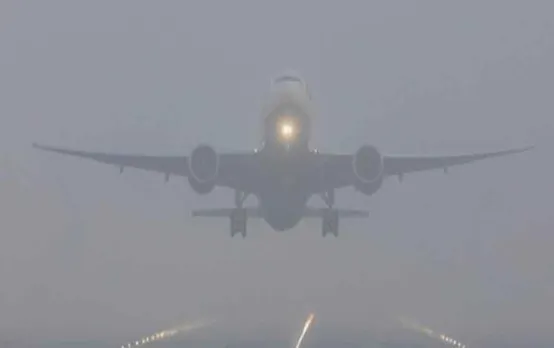 Flight Delayed Due to Fog: घने कोहरे के कारण नहीं हो पाई फ्लाइट की लैंडिंग, फ्लाइट को अहमदाबाद करना पड़ा डाइवर्ट