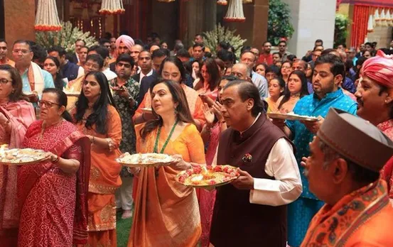 Mukesh Ambani Ganesh Chaturthi Celebration: एंटीलिया हाउस में सेलिब्रेशन के लिए लगा सितारों का मेला, देखें वीडियो यहां