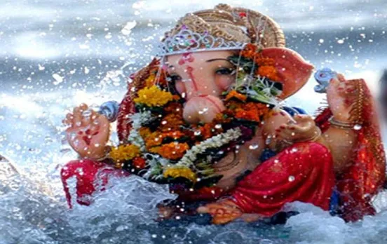 Maharashtra News: महाराष्ट्र में गणपति की मूर्तियों का विसर्जन शुरू, पढ़ें पूरी खबर