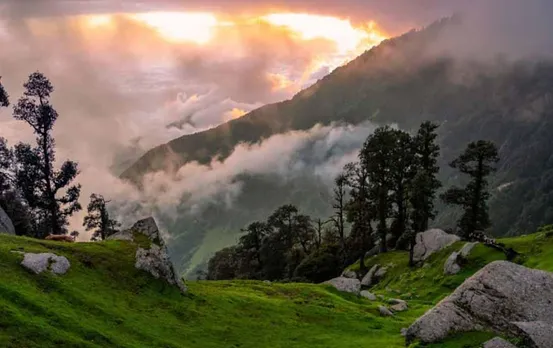 Himachal Pradesh: अगर हिमाचल प्रदेश में ट्रिप करने का बना रहे हैं प्लान, तो जरूर घूमें ये 5 जगह