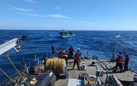 Indian Navy: भारतीय नौसेना को मिली बड़ी सफलता, बंगाल की खाड़ी में फंसे 36 मछुआरों को बचाया