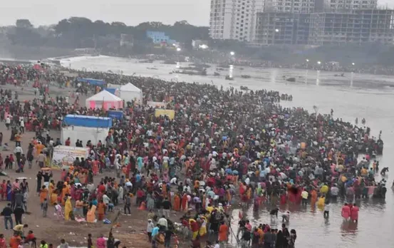 Jagdalpur News: जगदलपुर में छठ पूजा के तीसरे दिन उमड़ी भीड़, कल उगते सूर्य को देंगी अर्घ्य