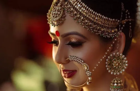 Karwa Chauth 2023: करवा चौथ पर कल महिलाएं करेंगी 16 श्रृंगार, जानें कौन-कौन से श्रृंगार हैं इसमें शामिल