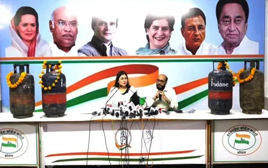 MP News: महंगाई पर गरमाई सियासत, कांग्रेस ने सिलेंडर पर माला डालकर दी श्रद्धांजलि