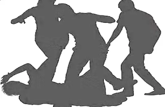 मध्यप्रदेश फिर शर्मसार, युवक की पिटाई, सामने आईं गोलीबारी की घटनाएं, वीडियो वायरल