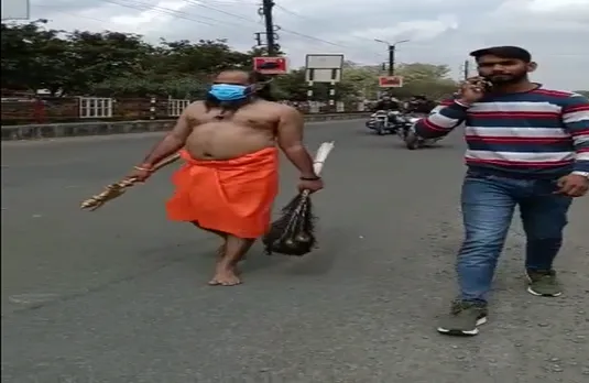 Mirchi Baba: मीनाल रेसीडेंसी से सीएम हाउस के लिए रवाना हुए मिर्ची बाबा, अपने आवास पर अनशन पर बैठे थे बाबा