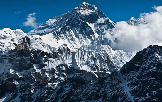 Mount Everest: माउंट एवरेस्ट अपनी ऊंचाई क्यों बदलता है? जानिए यहां