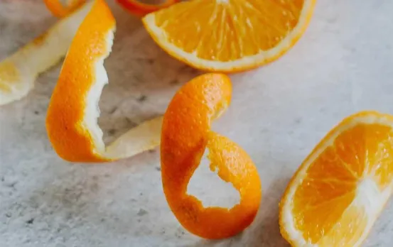 Orange Peels for Skin: चेहरा और त्वचा में निखार के लिए बेस्ट है संतरे के छिलके का उपयोग, जानें फायदे और विधि