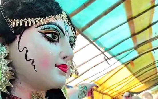 First Pictures of Navratri 2023: देखें नवरात्रि 2023 की पहली तस्वीरें, देवी दुर्गा की मूर्तियों को फाइनल टच दे रहे हैं कलाकार