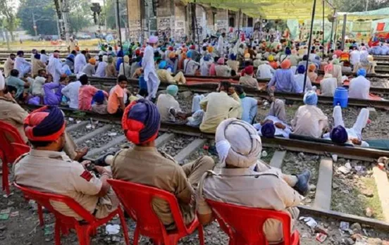 Punjab Rail Roko Movement: पंजाब में किसानों का 'रेल रोको' आंदोलन तीसरे दिन भी जारी, ट्रेन की आवाजाही प्रभावित