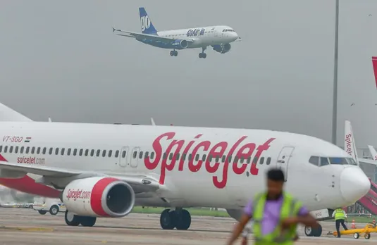 Spicejet Flight: स्पाइसजेट के विमान का टायर फटा, सामने आई ये वजह