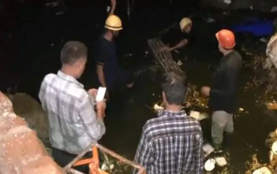 Rajkot Incident: गणेश पंडाल के पास नाले का स्लैब गिरने से हुआ हादसा, 12 लोग हुए घायल