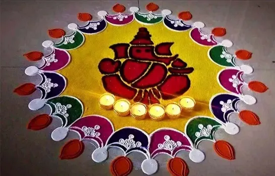 Rangoli Designs for Diwali: इस दिवाली वास्तु के हिसाब से बनाएं रंगोली, घर में आयेंगी माता लक्ष्मी