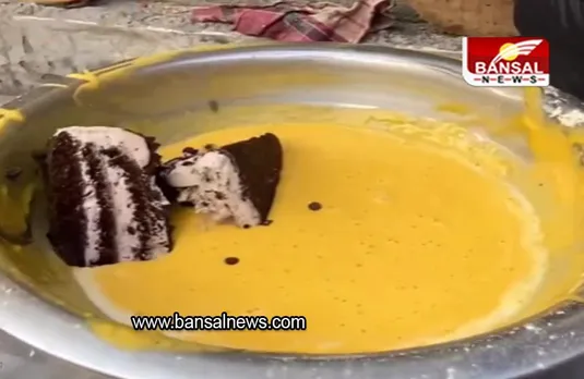 Viral video: वायरल हुए चॉकलेट पेस्ट्री पकौड़े, लोगों ने कहा- खानें के नाम पर मतलब कुछ भी!