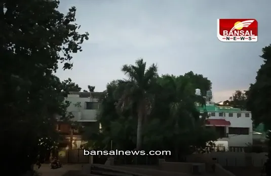 Delhi Weather: दिल्ली के कई इलाकों में बारिश, जानें आईएमडी का नया अपडेट