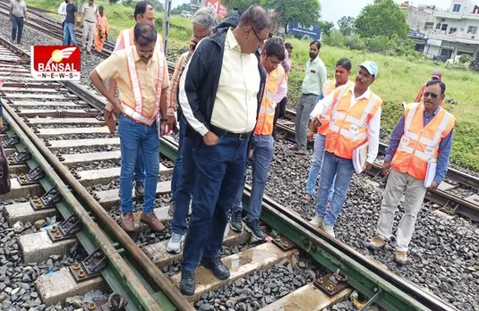 Bhopal DRM Visit Shajapur : भोपाल रेल मंडल के डीआरएम ने किया शाजापुर व मक्सी रेलवे स्टेशन का निरीक्षण