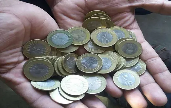 CG News: 10-10 रु. के सिक्के लेकर नामांकन फॉर्म खरीदने पहुंचा प्रत्याशी, सिक्के लेने से मना करने पर दिया धरना