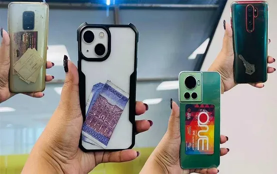Smart Phone Facts: क्या आप भी रखते हैं अपने मोबाइल कवर में नोट, पड़ सकता है भारी, हो सकते हैं ये खतरे